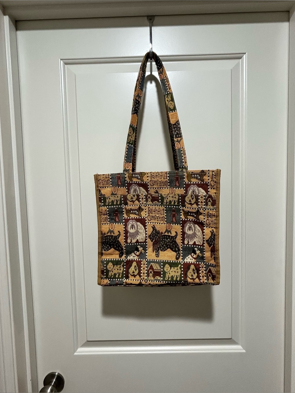 Tapestry Dogs Patchwork Tote Bag Multi-Color. Zip close. Like New. w/Coin purse
